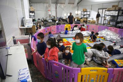 Judge orders US refugee office to reconsider some children's cases