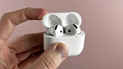 AirPods Pro 2 and AirPods 4 will get two useful free upgrades in iOS 26