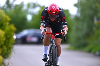 Simon Pellaud uses runner-up form from Unbound 200 for victory at Festivus of Gravel in Canada