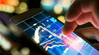 EToro Stock, Two Others Show Relative Strength; All Three Are In Buy Zones