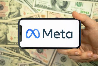 Meta Pulls Ahead of the Mag 7: Analysts Predict a Breakout Year