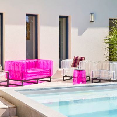 Would you buy an inflatable outdoor sofa for over £1500? This piece of garden furniture from Wayfair has 5-star reviews, but left me speechless