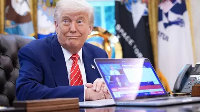 Trump declares himself firefighter-in-chief, slams ‘incompetent’ L.A. leaders, while flexing over paperwork