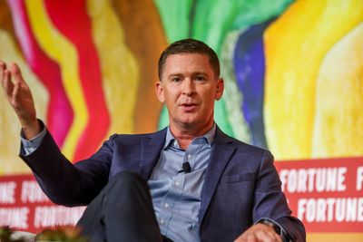 Brooks Running CEO shares the best piece of leadership advice he got from Warren Buffett’s Berkshire Hathaway