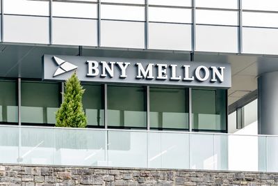 Is Bank of New York Mellon Stock Outperforming the Nasdaq?
