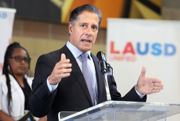 Police to protect LA students from ICE