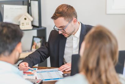 5 Signs Your Financial Advisor Might Be a Fraud