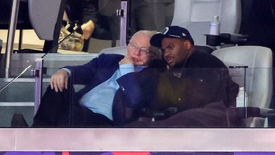 Cameras Caught Micah Parsons and Jerry Jones in Deep Discussion Amid Contract Talks