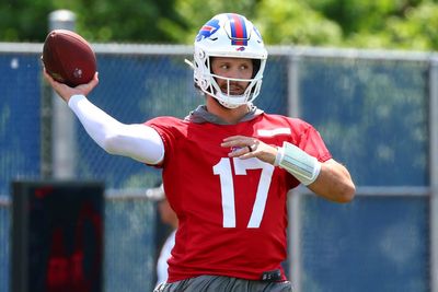 Bills quarterback Josh Allen shows off new ring following marriage to actor Hailee Steinfeld