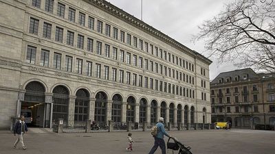 Swiss deflation fuels talks of negative interest rates: Is SNB ready?