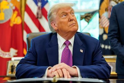 Federal appeals court temporarily reverses decision on Trump’s tariffs