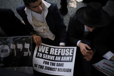 Netanyahu's government faces possible collapse as the opposition seeks to dissolve it