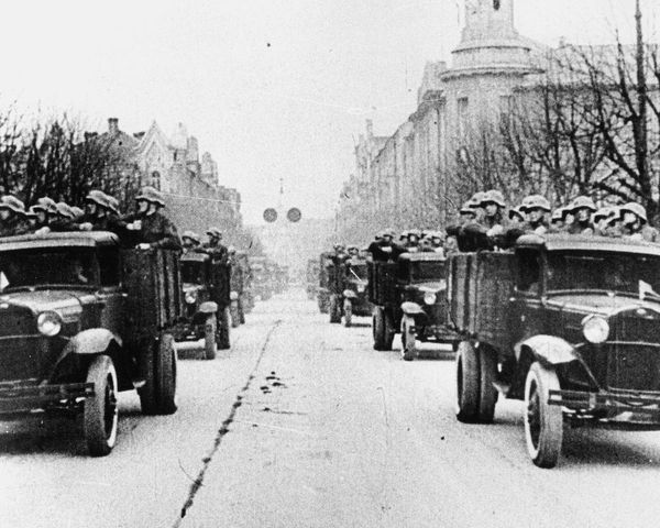 The Soviet Union occupies the Baltic States – archive, 1940