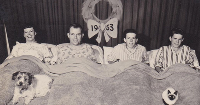 Before Photoshop, People Used To Make Homemade Christmas Cards, And These 36 From The 1930s-1960s Are The Ones That Have Caught My Eye