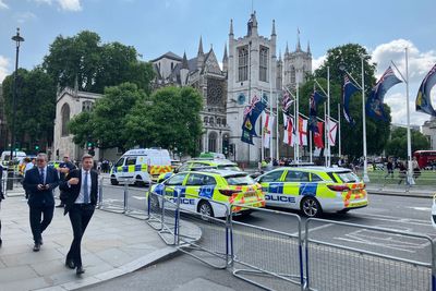 Whitehall on lockdown while police investigate ‘abandoned vehicle’ near Downing Street