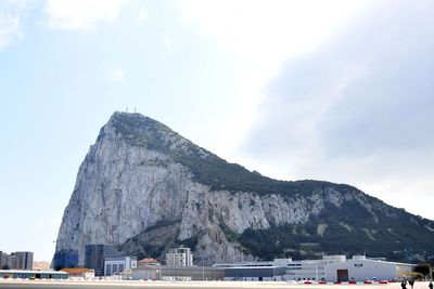 UK and Spain agree post-Brexit deal for 'fluid border' at Gibraltar