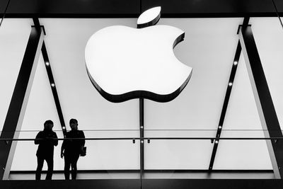 iOS 26 Redesign Meltdown: Apple Faces Backlash Over 'Liquid Glass' Look