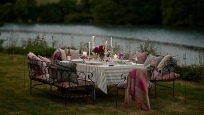 Summer nights are too good to waste – these are my favorite outdoor evening party ideas for hosting as the sun goes down