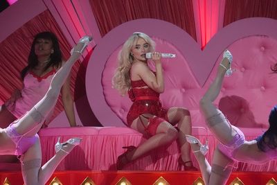 Sabrina Carpenter announces new album Man’s Best Friend