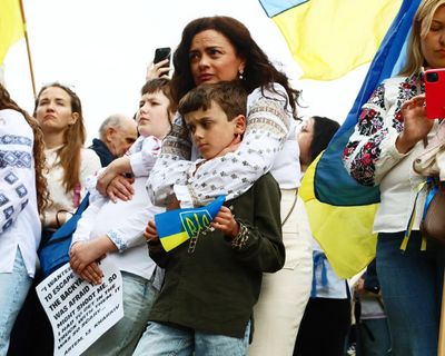 Ukrainian pupils taking refuge in the UK should get free school meals