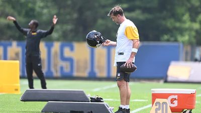 Former NFL GM Makes Bold Prediction for Aaron Rodgers, Steelers