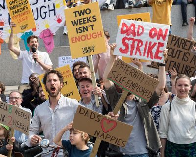 ‘Dad strikes’ in London and Edinburgh demand better paternity leave