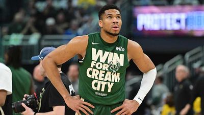 NBA Insider Says Giannis Antetokounmpo's Future With Bucks May Not Be Decided for Months