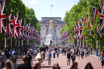 London could see hottest day of the year this week as thunderstorms also forecast