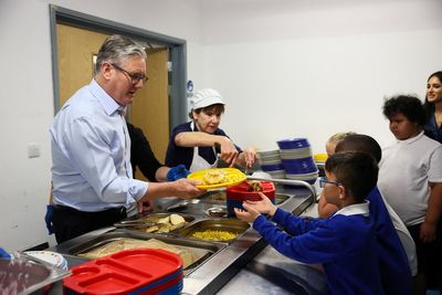 Government should auto-enrol eligible pupils for free school meals – think tank