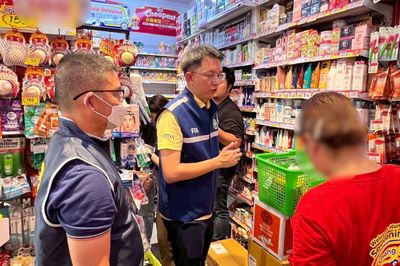 Bangkok minimarts raided for selling unlicensed drugs