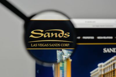 Is Las Vegas Sands Stock Underperforming the Nasdaq?