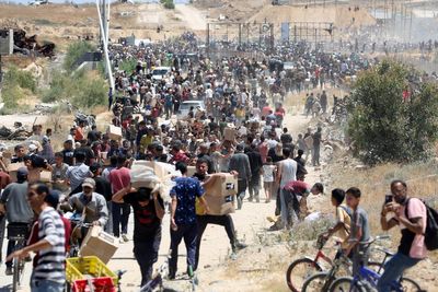 Palestinians seeking aid among 60 killed by Israeli airstrikes and gunfire