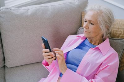 9 Ways Old People Are Getting Scammed in Plain Sight