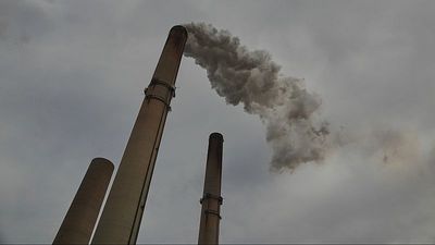 Trump says power plants don't add to air pollution. Climate scientists say it’s 'nonsensical'