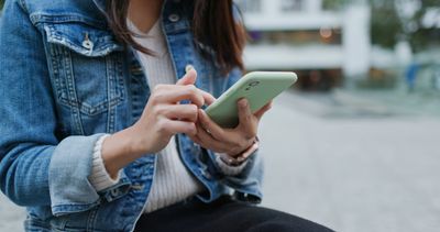 6 Signs Your Relationship With Your Phone Is Your Most Toxic One