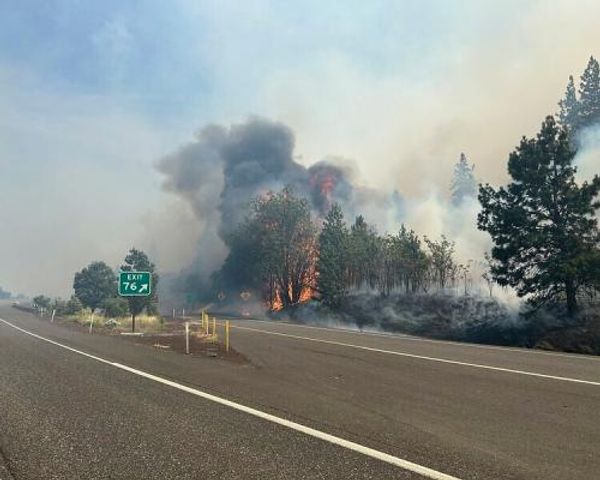 Oregon wildfire destroys homes and raises fears for looming fire season