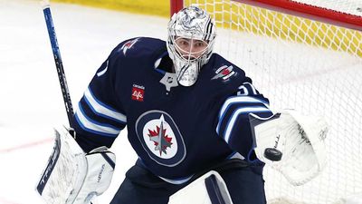 Connor Hellebuyck Becomes First Goalie to Win Hart Trophy Since 2015