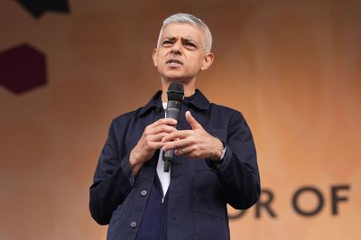 Sadiq Khan urged to cap service charges as London leaseholders pay almost £4,000 a year