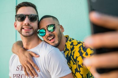 Beware: 7 Manipulative Tactics New ‘Friends’ Use to Exploit Your Trust