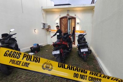 Indonesian police hunt for two Australians after Melbourne man shot and killed in Bali