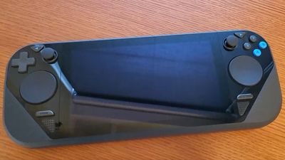 Somebody actually bought that $3,000 Steam Deck prototype off eBay, then they let a YouTuber crack it open to see what's inside