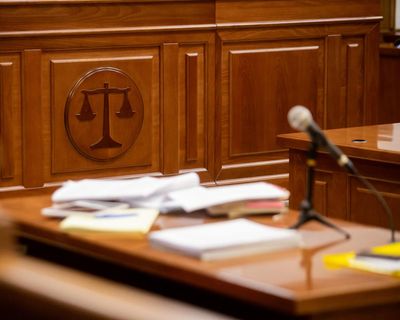 What is the role of an expert witness and how are they used in English courts?