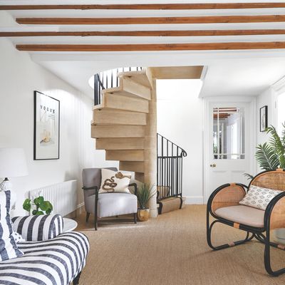 Experts reveal the one simple ingredient that will leave your carpets smelling and looking fresh — this is how to use it