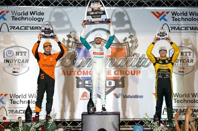 Kyle Kirkwood avoids incidents, wins late duel for first IndyCar oval victory