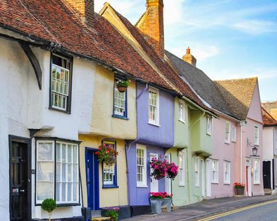 UK house prices fall in toughest sellers’ market in 10 years