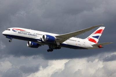 Boeing 787-8 Dreamliner from London Heathrow forced to turn back after mid-air technical issue