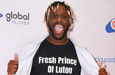 Myles Smith gets ready for gigs with a cuppa tea
