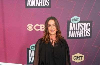 Alanis Morissette given designer blouse by Madonna after turning up in sweat pants