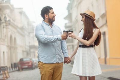 Pros and Cons of Dating Women Without Kids