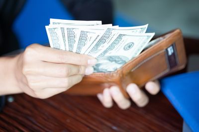 11 Smart Spending Tricks That Make Broke People Look Rich